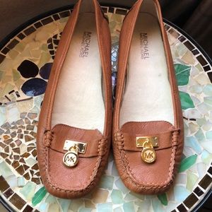 Michael Kors Flats Loafers Tan MK Lock  8.5